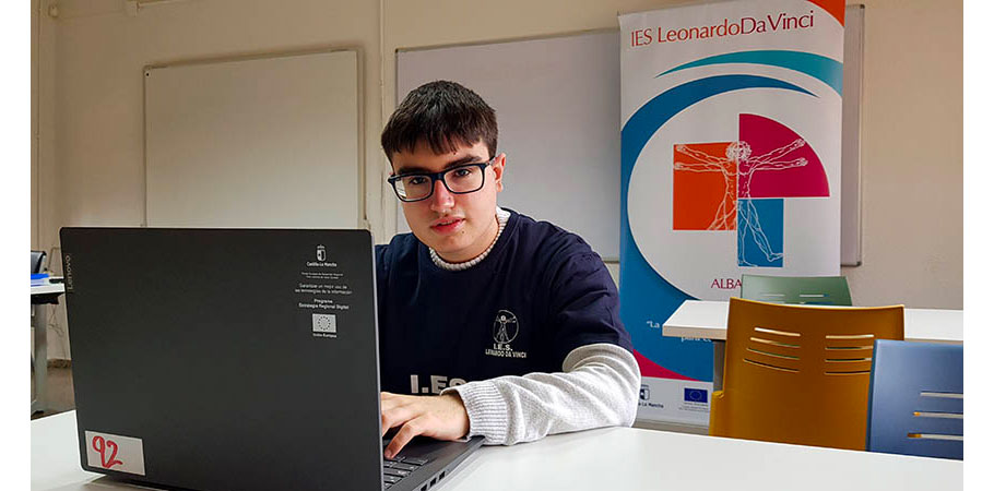 Un alumno del IES Leonardo Da Vinci de Albacete, ganador de la fase regional de la Olimpiada de Informática, celebrada en la ESII