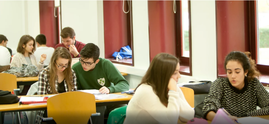 El Parlamento pide más plazas de Informática y Matemáticas en la Universidad de la Rioja