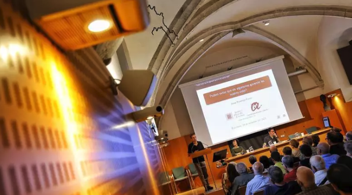 Los expertos Josep Domingo-Ferrer y Carme Torras debaten sobre el peso de la inteligencia artificial