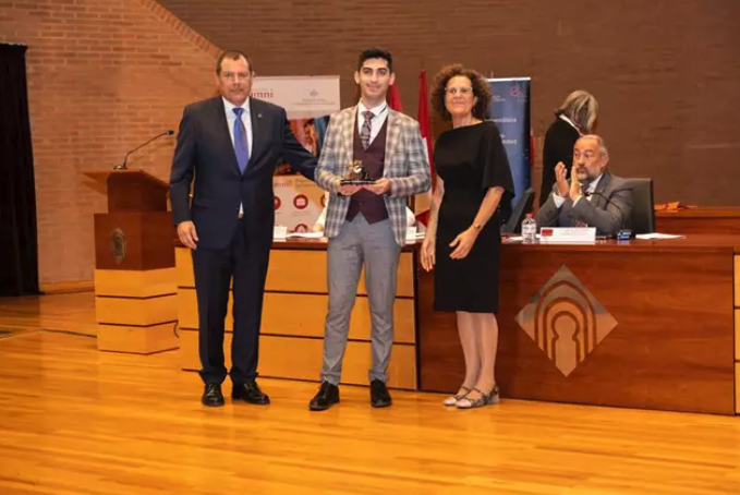 La Escuela Superior de Ingeniería Informática de la UCLM premia a sus estudiantes y reconoce a la empresa Tragsatec