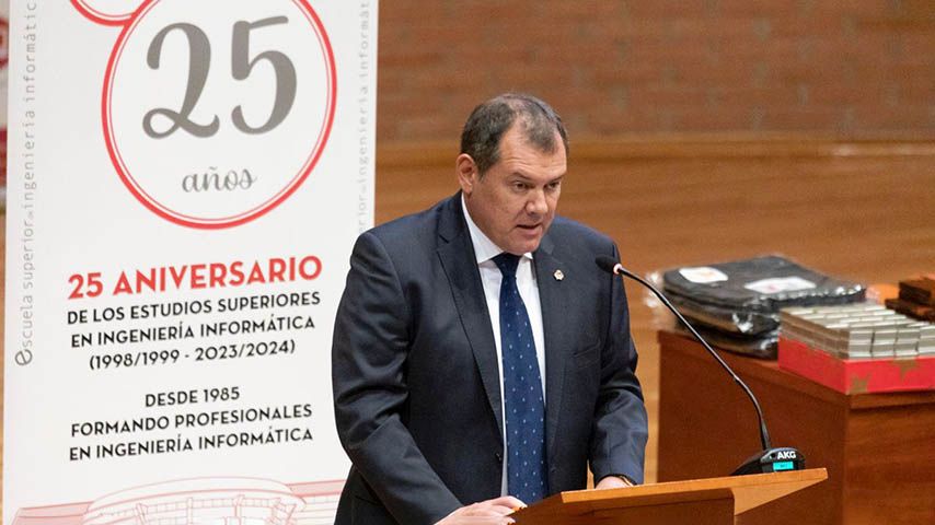 La Escuela Superior de Ingeniería Informática de la UCLM premia al estudiantado por sus expedientes, trabajos fin de grado y de máster