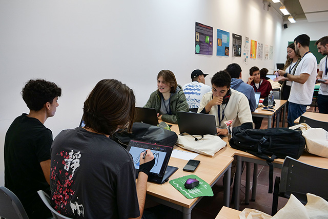 200 estudiantes de Informática participan en la primera edición del ‘Malackathon’