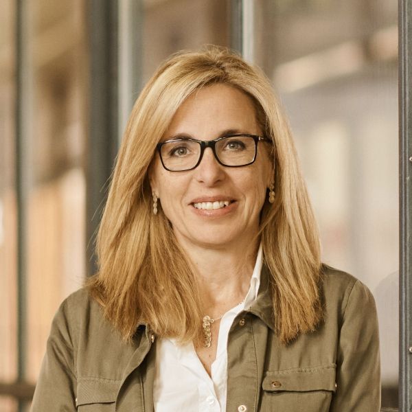 La rectora de la UOC reflexiona sobre como la #IA generativa puede aumentar las capacidades humanas y crear puestos de trabajo más significativos