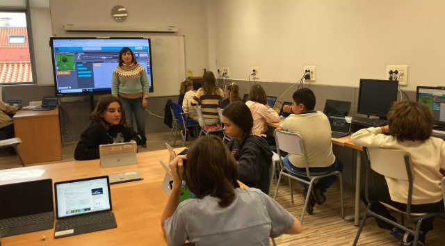 Los alumnos del colegio Jovellanos conocen las posibilidades que ofrece la ingeniería informática