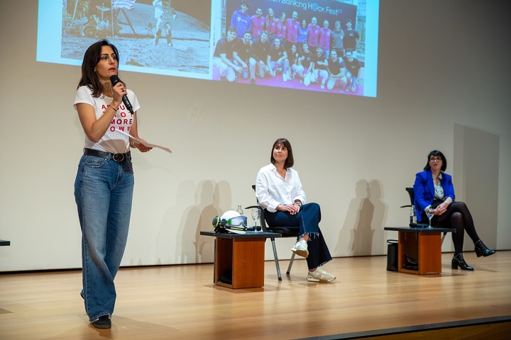 El programa Quiero Ser Ingeniera entusiasma a un Paraninfo de la Universidad de Alicante con aforo completo