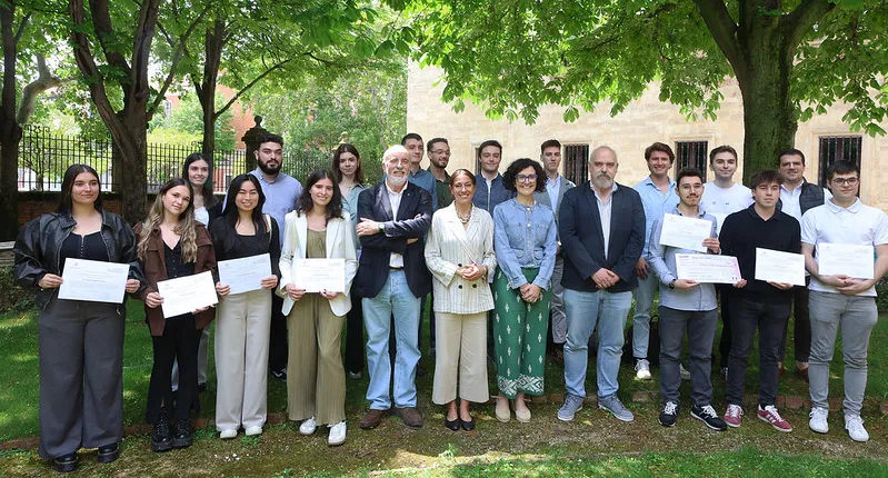 Más de 60 estudiantes de la UVa desarrollan el mejor juego educativo y la mejor guía turística para dispositivos móviles encargadas por Pintia Vaccea