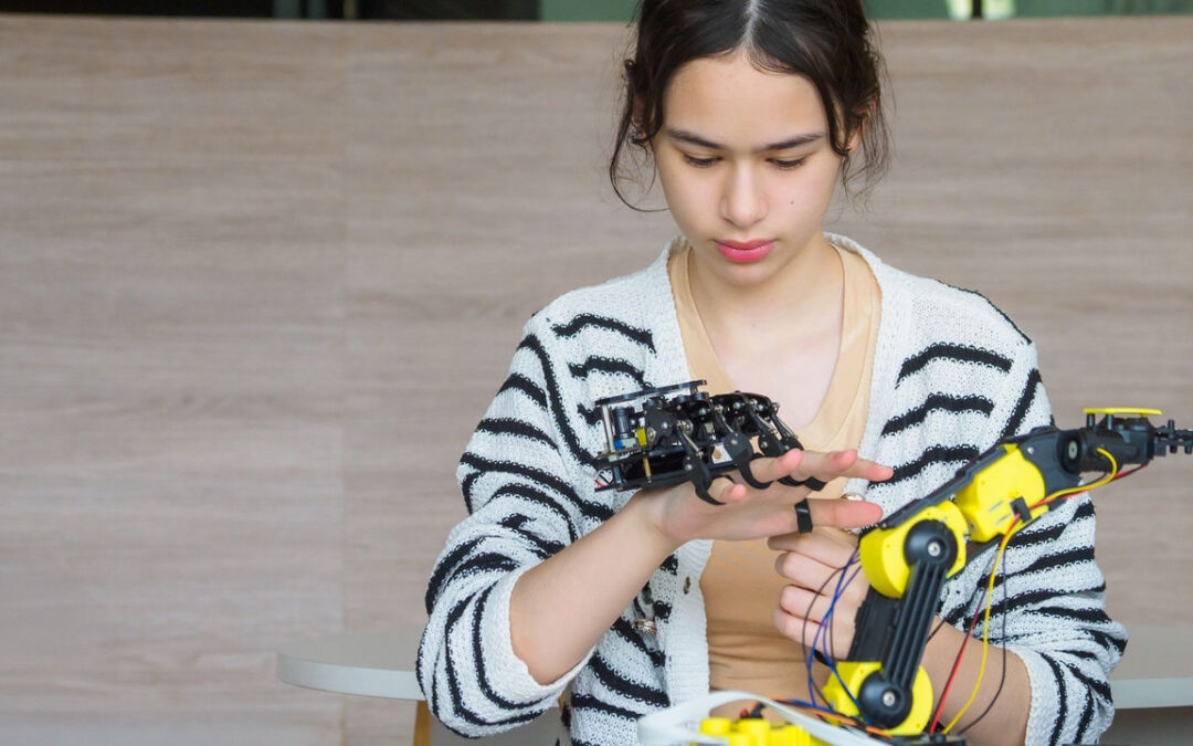 La UOC impulsa los Premios Equit@t 2026 para romper estereotipos de género en la tecnología