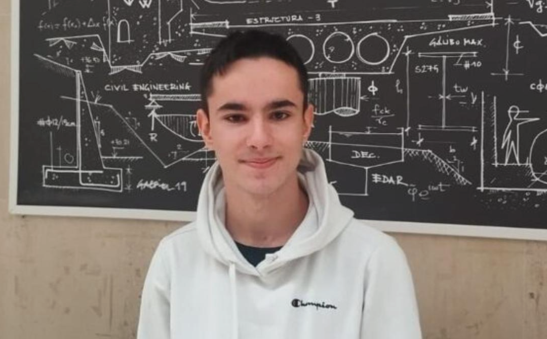 Un estudiante de la UEx representará a España en la Olimpiada Mundial de Robótica en Singapur: «No estaba en mis planes ganar»