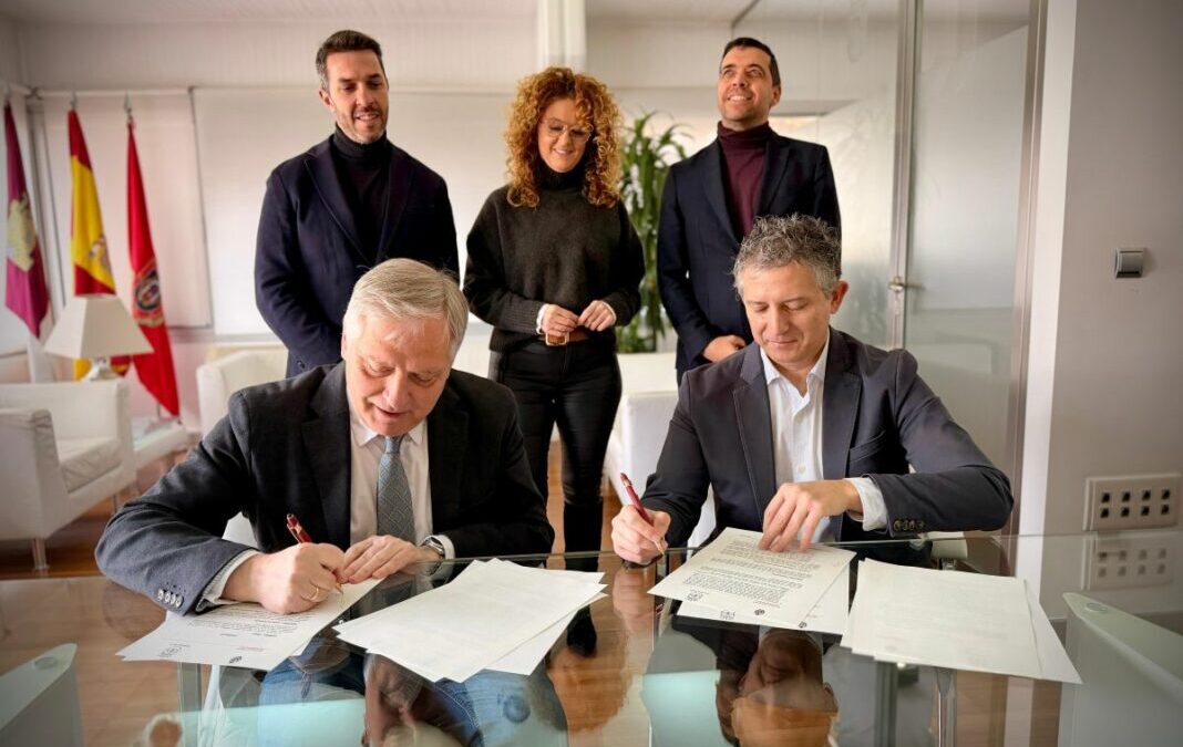 El Ayuntamiento de Ciudad Real y la Escuela Superior de Informática UCLM firman un convenio para mejorar la empleabilidad de los graduados en Ingeniería Informática