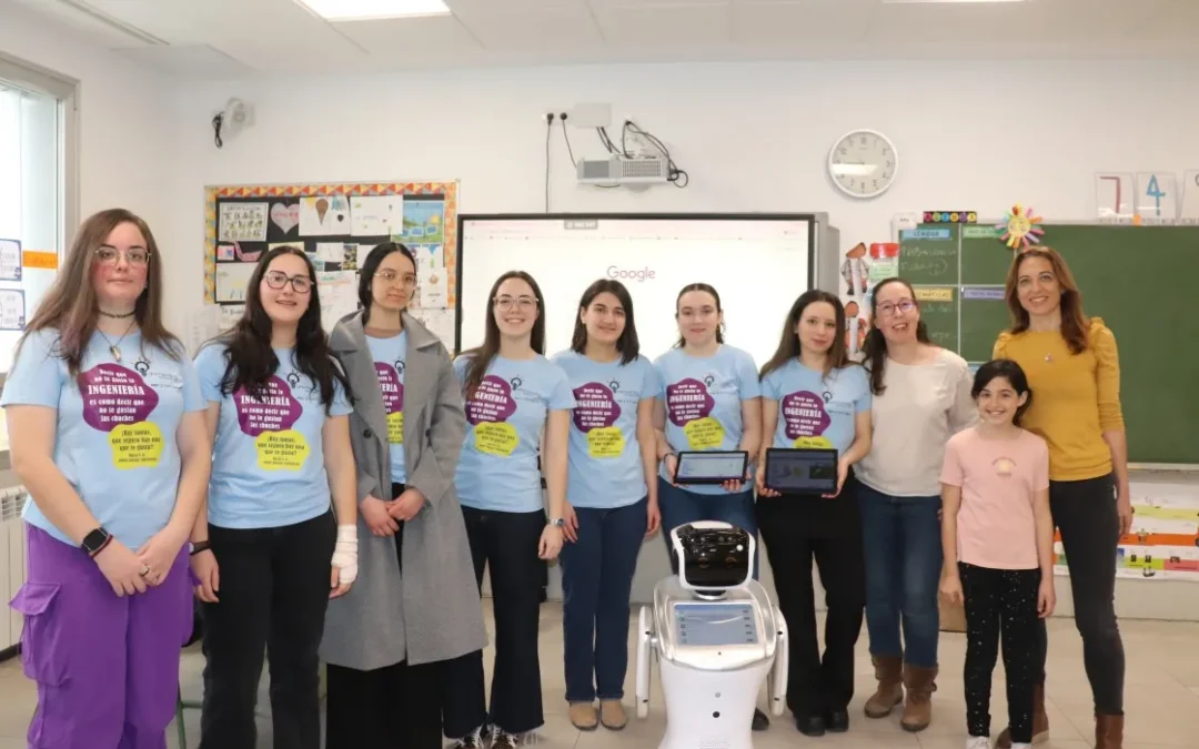 Estudiantes de Ingeniería informática de Teruel despiertan la curiosidad de los pequeños por investigar