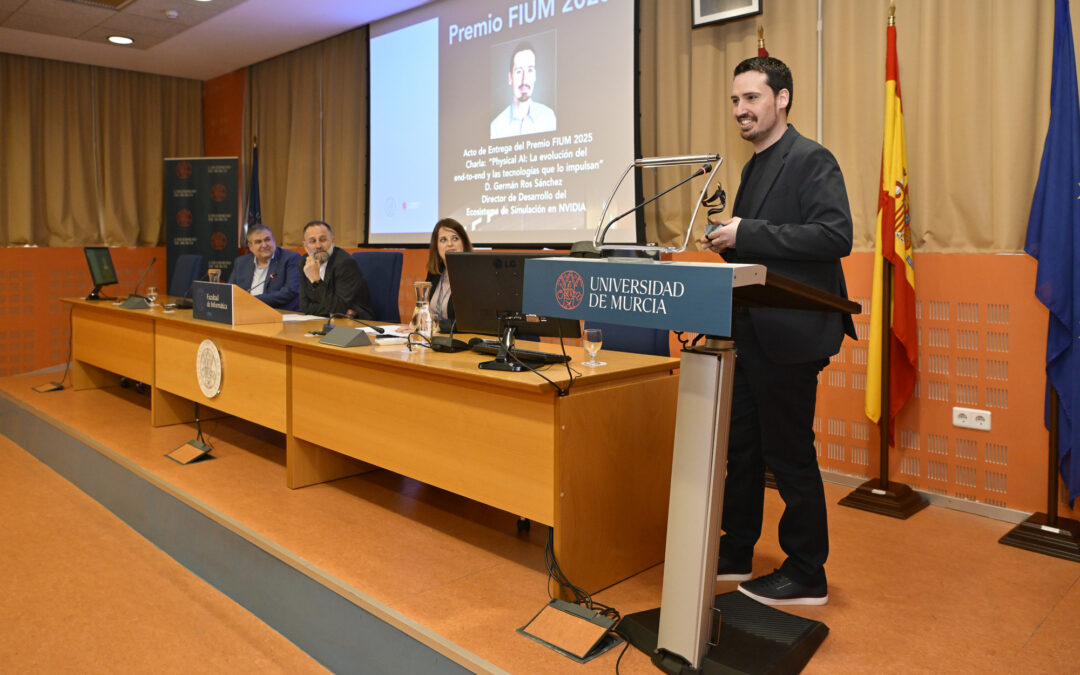 La Facultad de Informática de Murcia entrega el Premio FIUM a Germán Ros por su liderazgo internacional en Physical AI