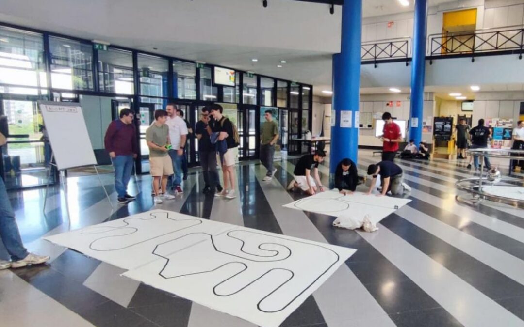 El campus de Ourense celebró su primer Torneo Robótico de la Escuela Superior de Ingeniería Informática